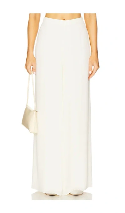 Alexis Verio Pant In White