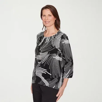 Alfred Dunner Plus Size Classic Geometric Sharkbite Hem Top With Necklace In Black