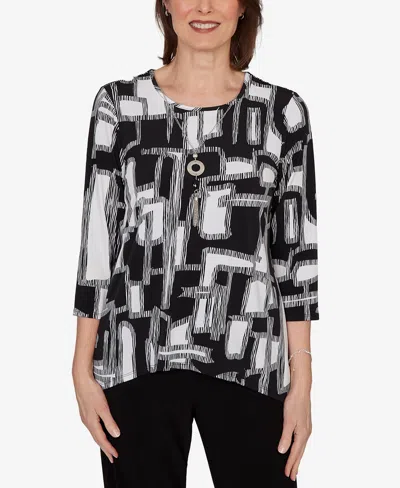 Alfred Dunner Petite Geo Boxes Puff Printed Top With Necklace In Black