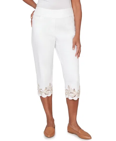Alfred Dunner Petite Natural Wonderleaf Cut Out Super Stretch Capri Pants In White