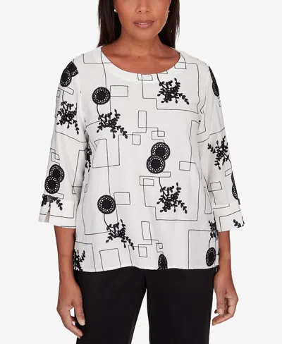 Alfred Dunner Petite Opposites Attract Black White Geometric Top In Multi