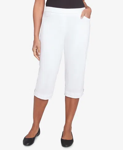 Alfred Dunner Petite Parrot Cay Novelty Cuff Tummy Control Capri Pants In Pure White