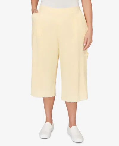 Alfred Dunner Plus Size Out Of The Blue Fringe Denim Patch Pocket Capri Pants In Yellow