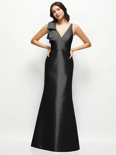 Alfred Sung Bow Detail Sleeveless Satin Twill Trumpet Gown In Black
