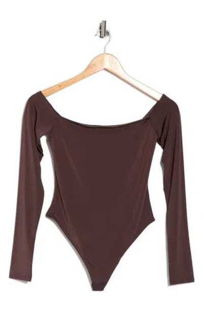 Alice And Olivia Alice + Olivia Anna Off-the-shoulder Long Sleeve Bodysuit In Brown