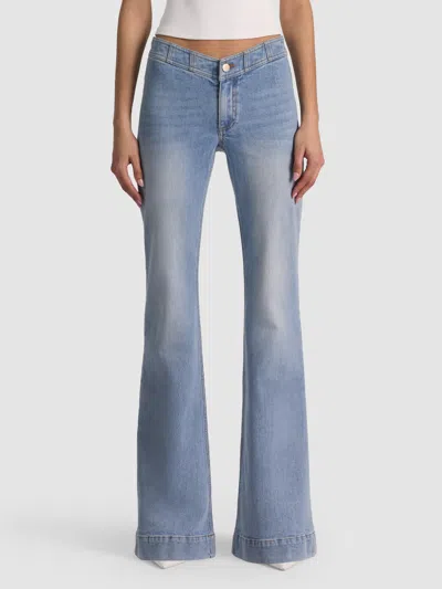 Alice And Olivia Chelsea Mid Rise Jeans In Edie Wash In Blue