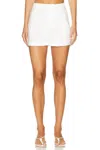 Alice And Olivia Conry Linen Pleated Short In Off White In White