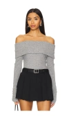 Alice And Olivia Coretta Ribbed Off-shoulder Sweater In Grey