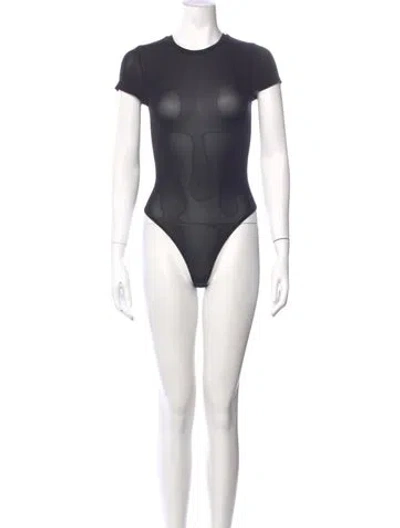 Pre-owned Alice And Olivia Crew Neck Short Sleeve Bodysuit In Gray