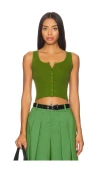 ALICE AND OLIVIA DARYN BUTTON THRU CROPPED TANK