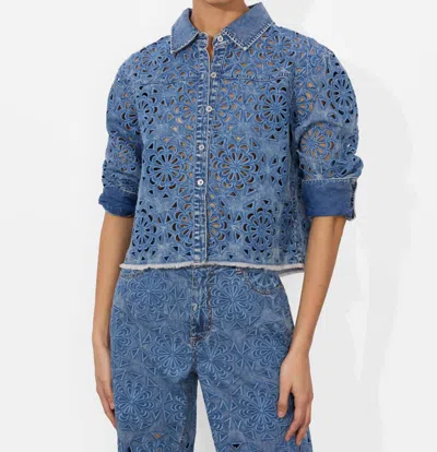 ALICE AND OLIVIA FINELY CROPPED OVERSIZED SHIRT IN AVERY BLUE
