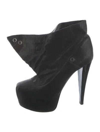 Pre-owned Alice And Olivia Leather Boots In Black