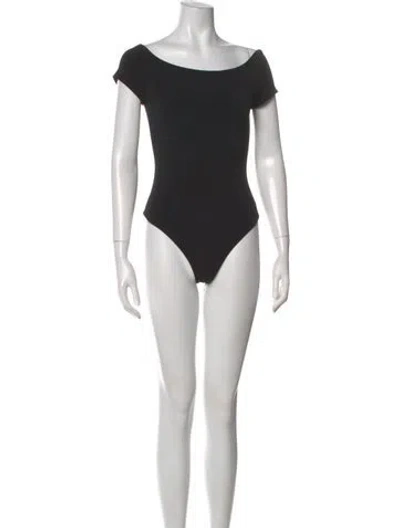 Pre-owned Alice And Olivia Off-the-shoulder Short Sleeve Bodysuit In Black