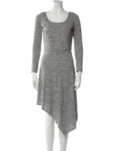 Pre-owned Alice And Olivia Scoop Neck Midi Length Dress In Gray