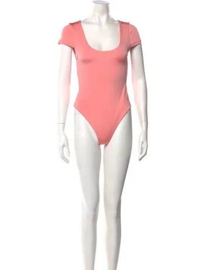 Pre-owned Alice And Olivia Scoop Neck Short Sleeve Bodysuit W/ Tags In Pink