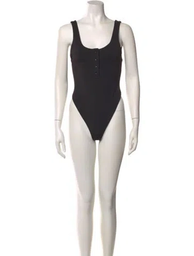 Pre-owned Alice And Olivia Scoop Neck Sleeveless Bodysuit In Black