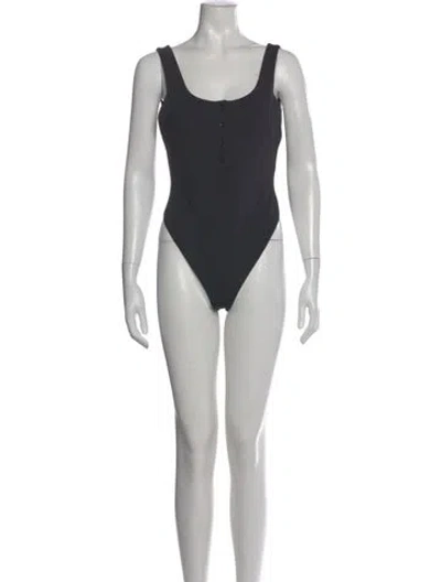 Pre-owned Alice And Olivia Scoop Neck Sleeveless Bodysuit In Black