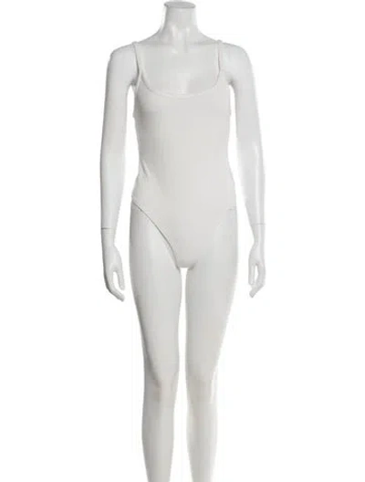 Pre-owned Alice And Olivia Scoop Neck Sleeveless Bodysuit In Neutral