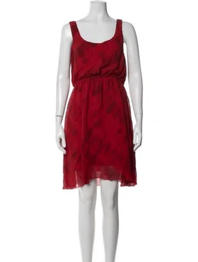 Pre-owned Alice And Olivia Silk Knee-length Dress In Red