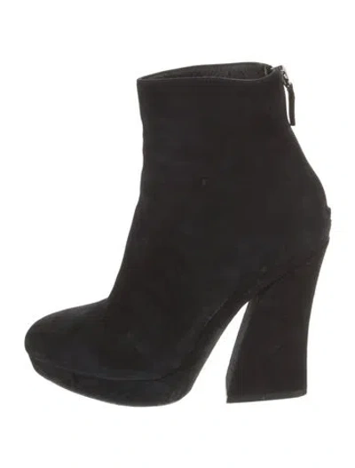 Pre-owned Alice And Olivia Suede Boots In Black