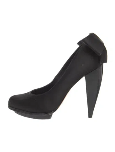 Pre-owned Alice + Olivia Satin Bow Accents Pumps In Black