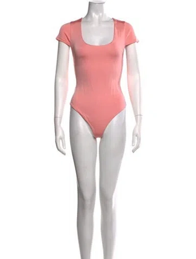 Pre-owned Alice + Olivia Square Neckline Short Sleeve Bodysuit In Pink