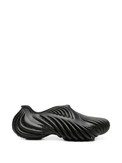 Aliveform Armis Low Sneakers In Black