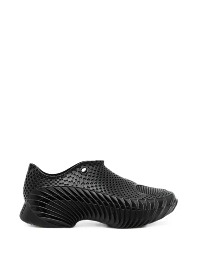 Aliveform Pinna Runner Sneakers In Black