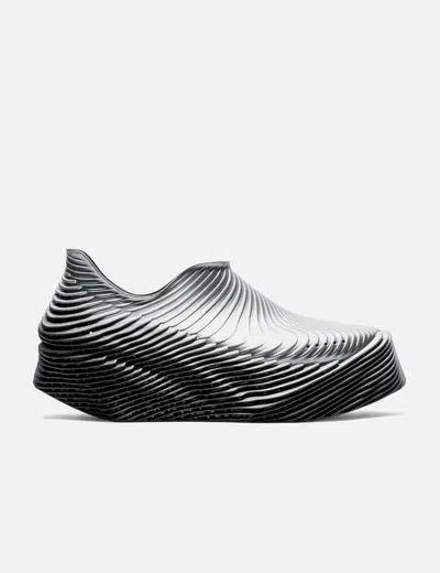 Aliveform Stratum Runner In Silver