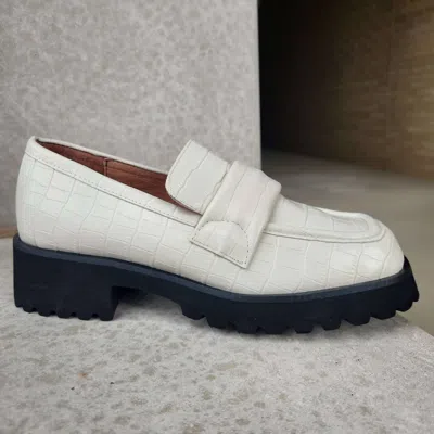 All Black Banded Lugg Loafer In Ivory In White