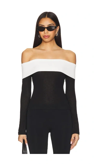 All The Ways Monica Off Shoulder Top In 黑色、白色