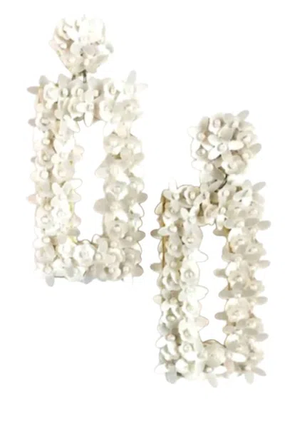 Allie Beads Mini Flower Bar Earrings In White