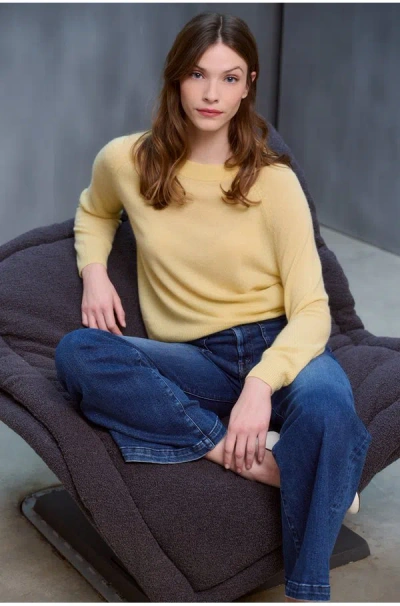 Allude Cashmere Crew In Yellow In Blue