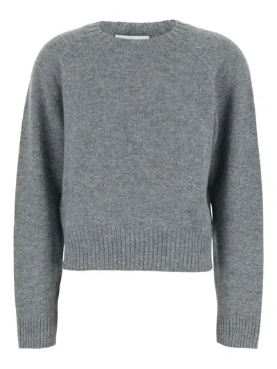 ALLUDE ROUND-NECK RIBBED SWEATER