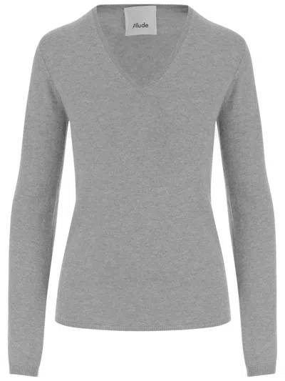 ALLUDE V-NECK CASHMERE SWEATER WITH RIBBED EDGES AND TIMELESS SILHOUETTE