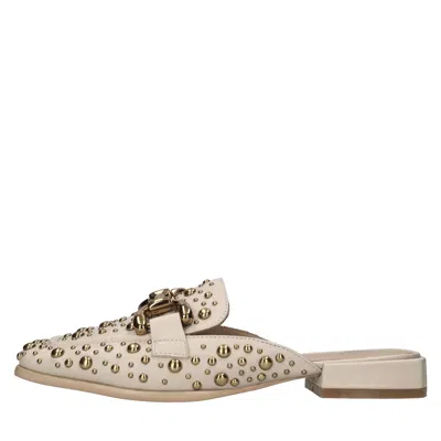 Alma En Pena Sandals In Neutral