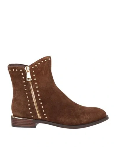 Alma En Pena . Woman Ankle Boots Brown Size 9 Leather