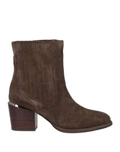 Alma En Pena . Woman Ankle Boots Taupe Size 6 Leather In Gray