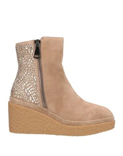 Alma En Pena . Woman Ankle Boots Taupe Size 8 Leather In Gray