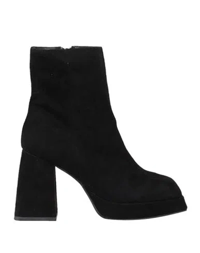 Alma En Pena . Woman Ankle Boots Black Size 7 Leather