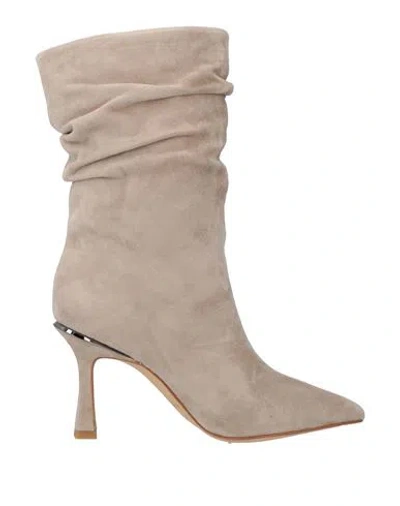 Alma En Pena . Woman Ankle Boots Dove Grey Size 8 Leather
