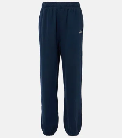 Alo Yoga Accolade Cotton-blend Sweatpants In Blue