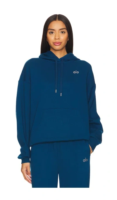 Alo Yoga Accolade Hoodie In Eclipse Blue