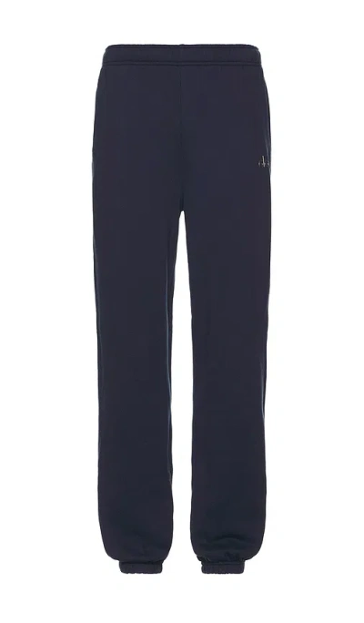 Alo Yoga Accolade Sweatpant In Navy