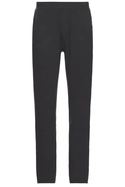 Alo Yoga Conquer React Performance Pant In Anthracite