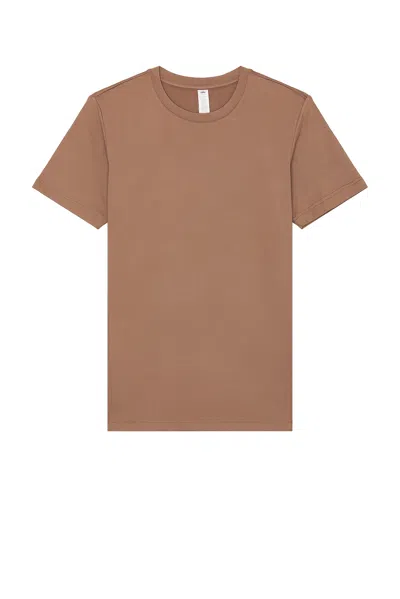 Alo Yoga Conquer Reform Crewneck T-shirt In Mushroom