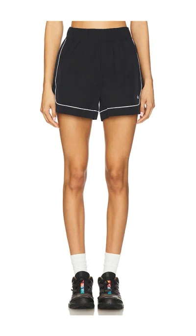 Alo Yoga Motivate Track Short In Black