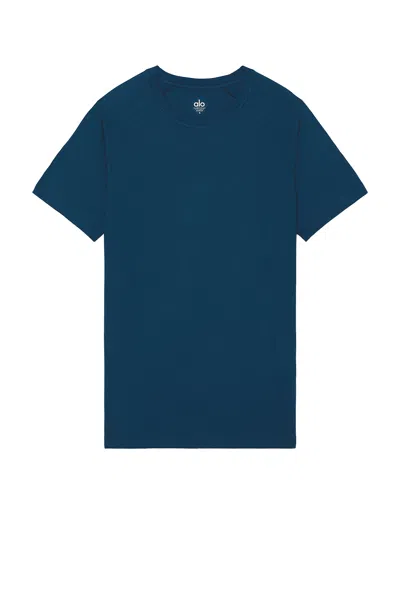 Alo Yoga The Triumph Crew Neck Tee In Eclipse Blue