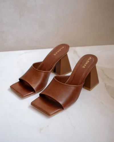Alohas Dune Sandal In Camel In Brown
