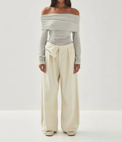 Alohas Emica Off-the-shoulder Top In Grey In Gray